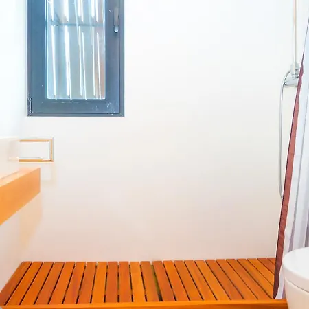 Liiiving In | Lawny Pool House 度假居