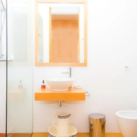 Liiiving In | Lawny Pool House Caminha